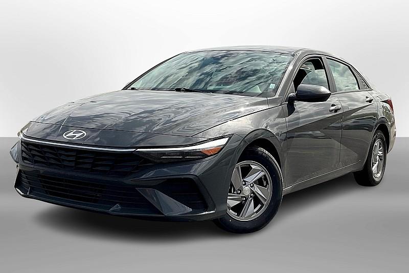 2024 Hyundai Elantra SE
