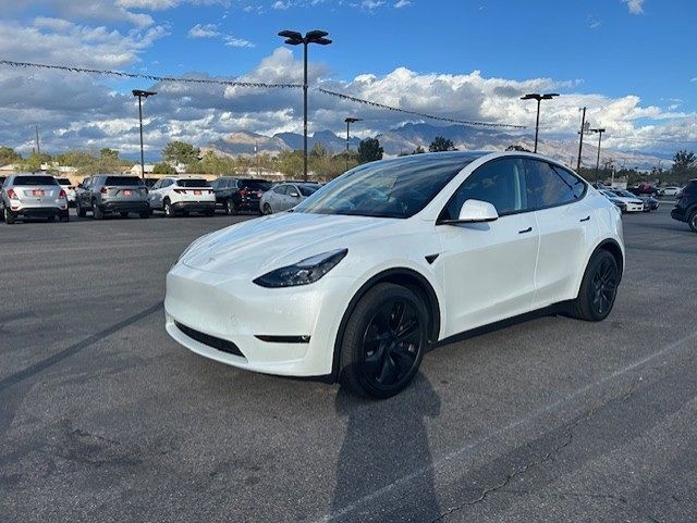 2025 Tesla Model Y Long Range's photo