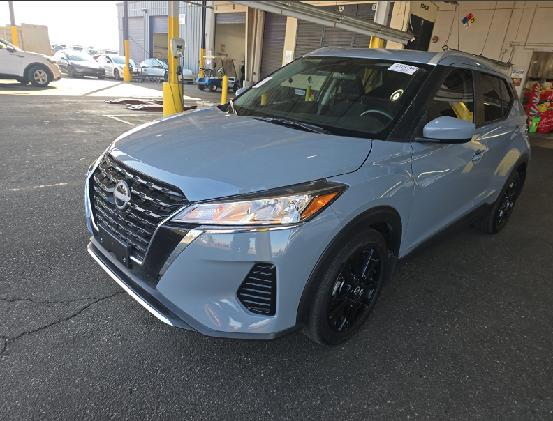 2023 Nissan Kicks SV's photo