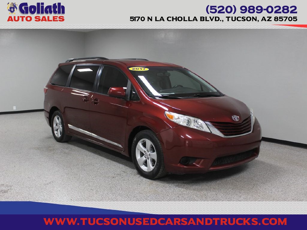 2017 Toyota Sienna LE's photo