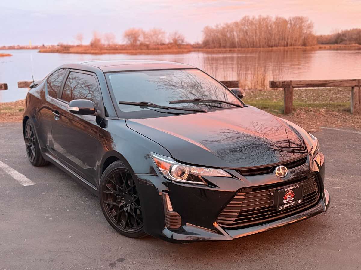 2014-Scion-tC-
