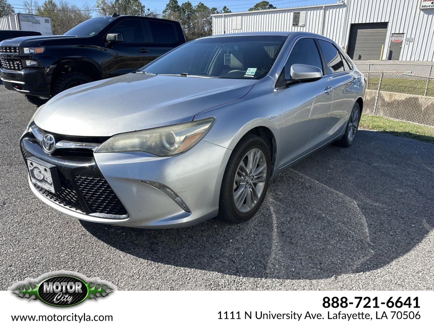 2016 Toyota Camry Special Edition's photo