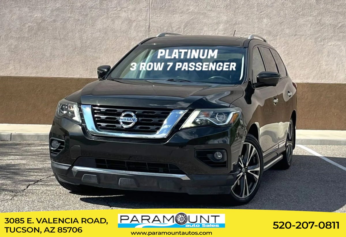 2017 Nissan Pathfinder Platinum's photo