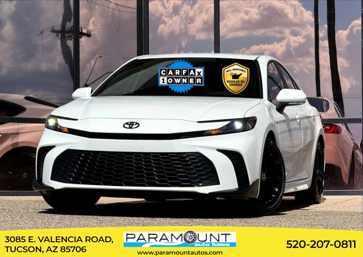 2025 Toyota Camry SE's photo