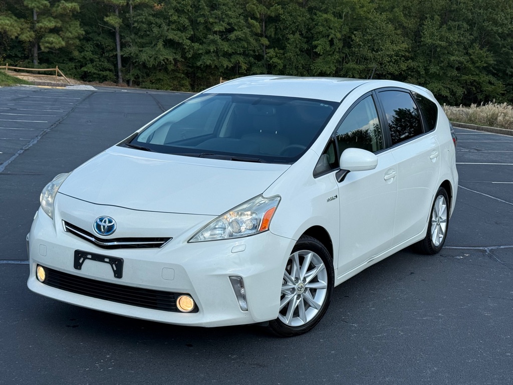 2012 Toyota Prius v Five's photo