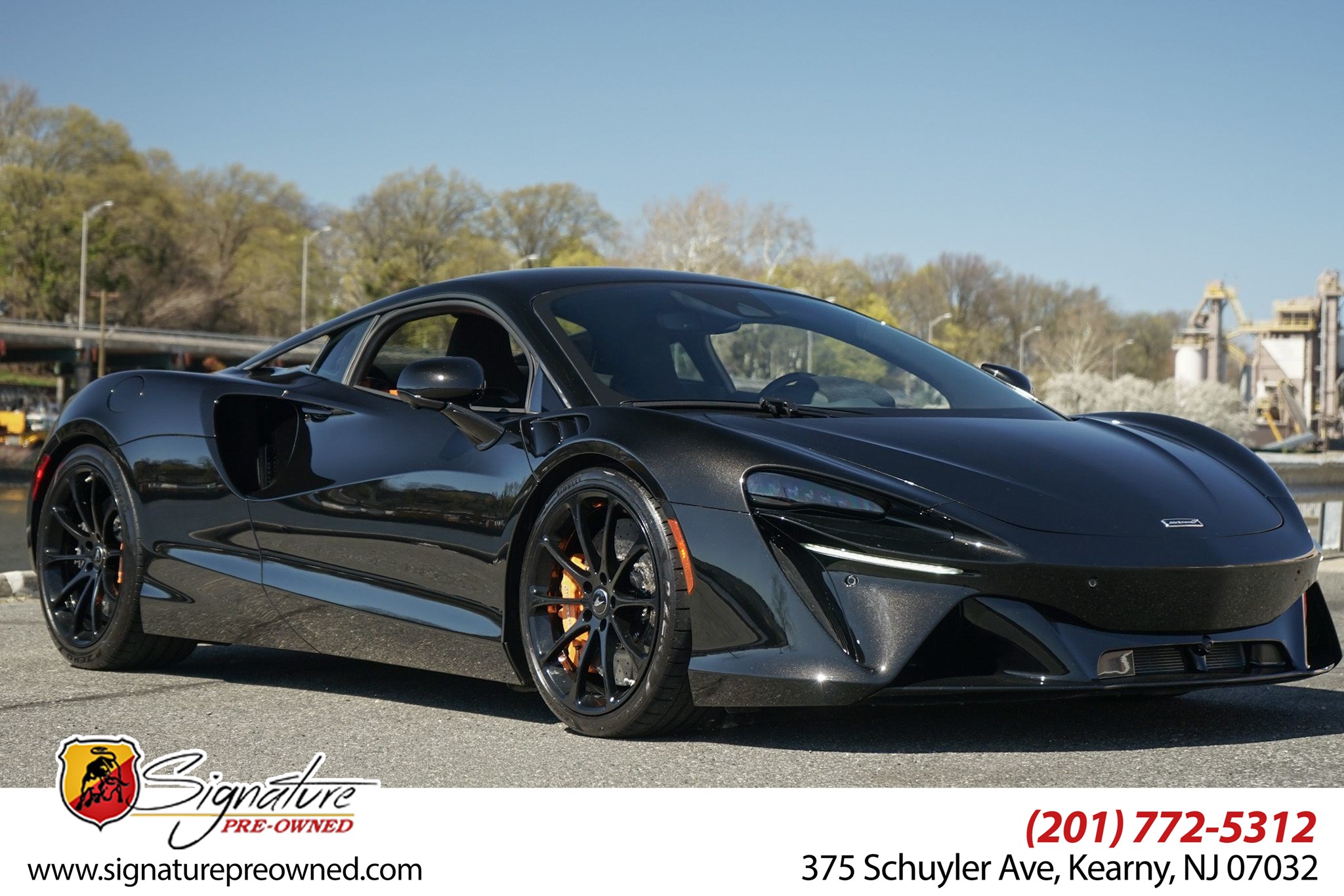 2023 McLaren Artura's photo