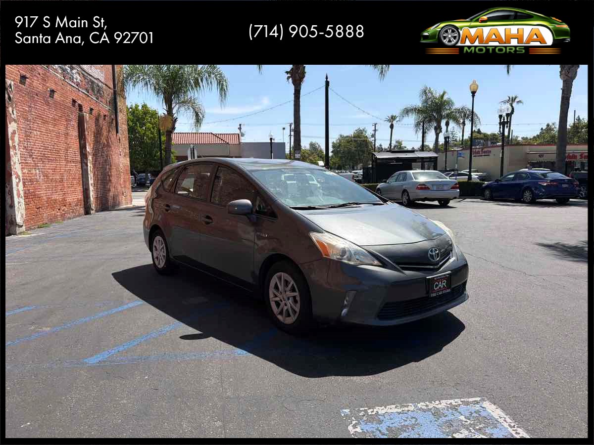 2012 Toyota Prius v Five's photo