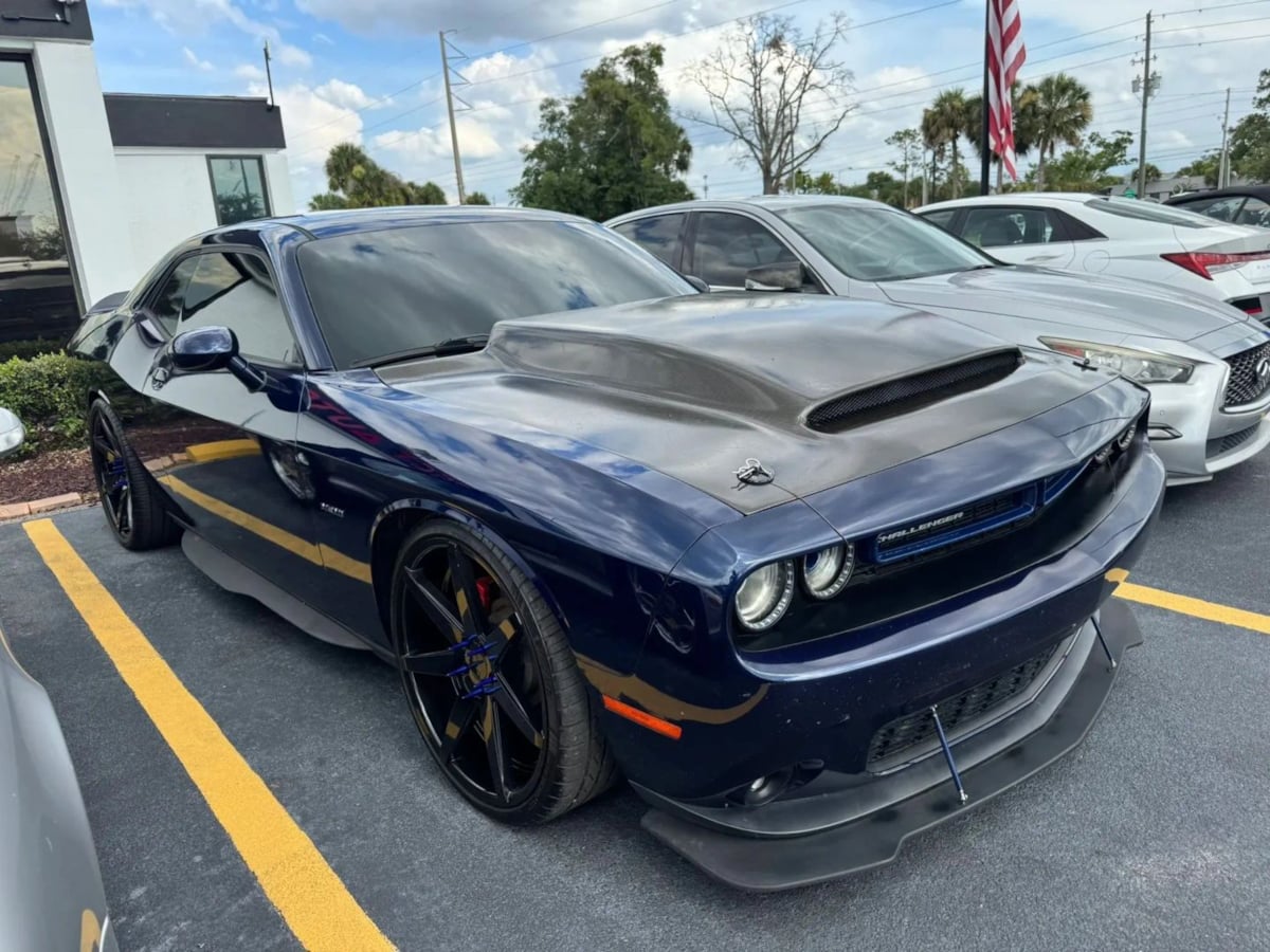2016 Dodge Challenger R/T Plus's photo