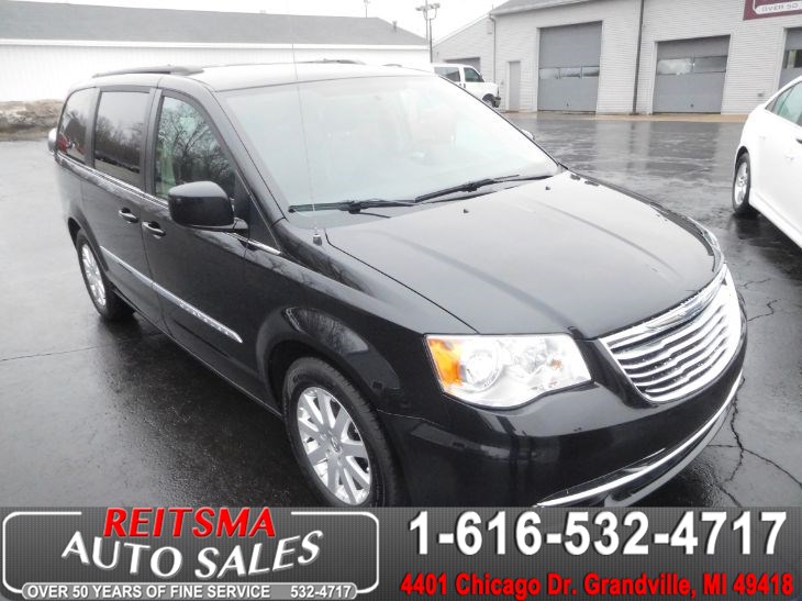 Sold 2018 Chrysler Town Country Touring In Grandville 2018 Chrysler Town Country Touring