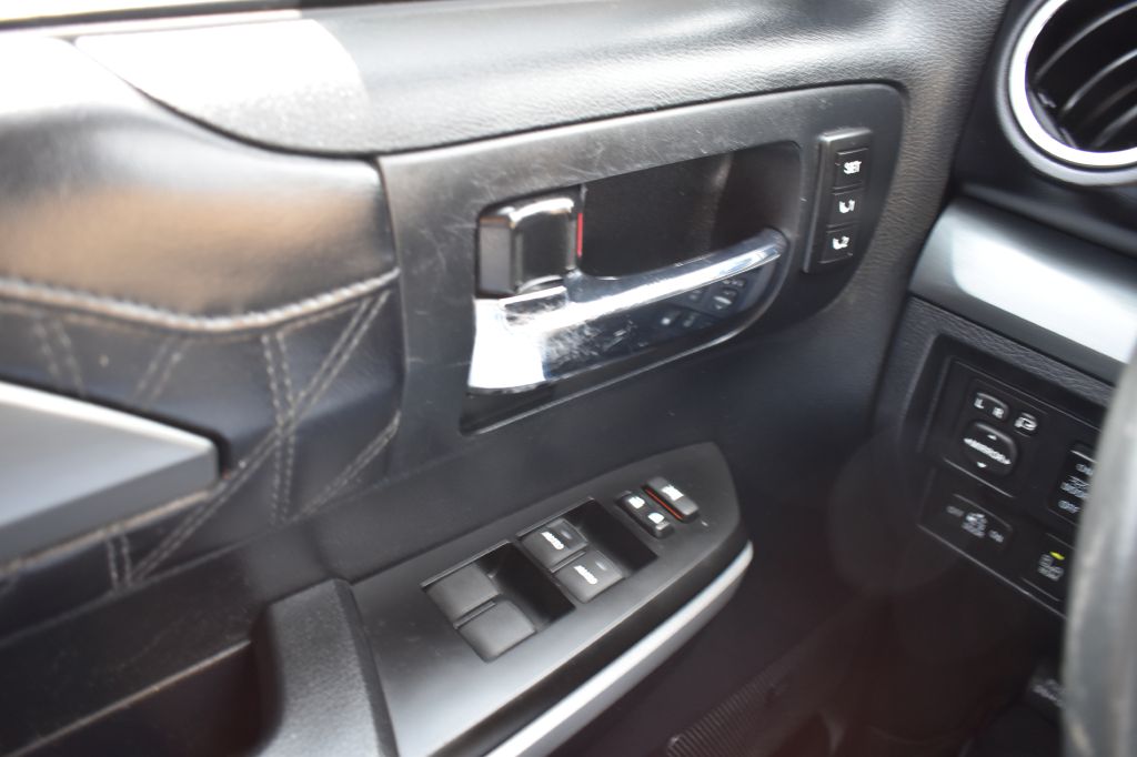 Toyota Tundra 4WD 2017 Toyota Tundra 4WD 5TFAW5F14HX619302