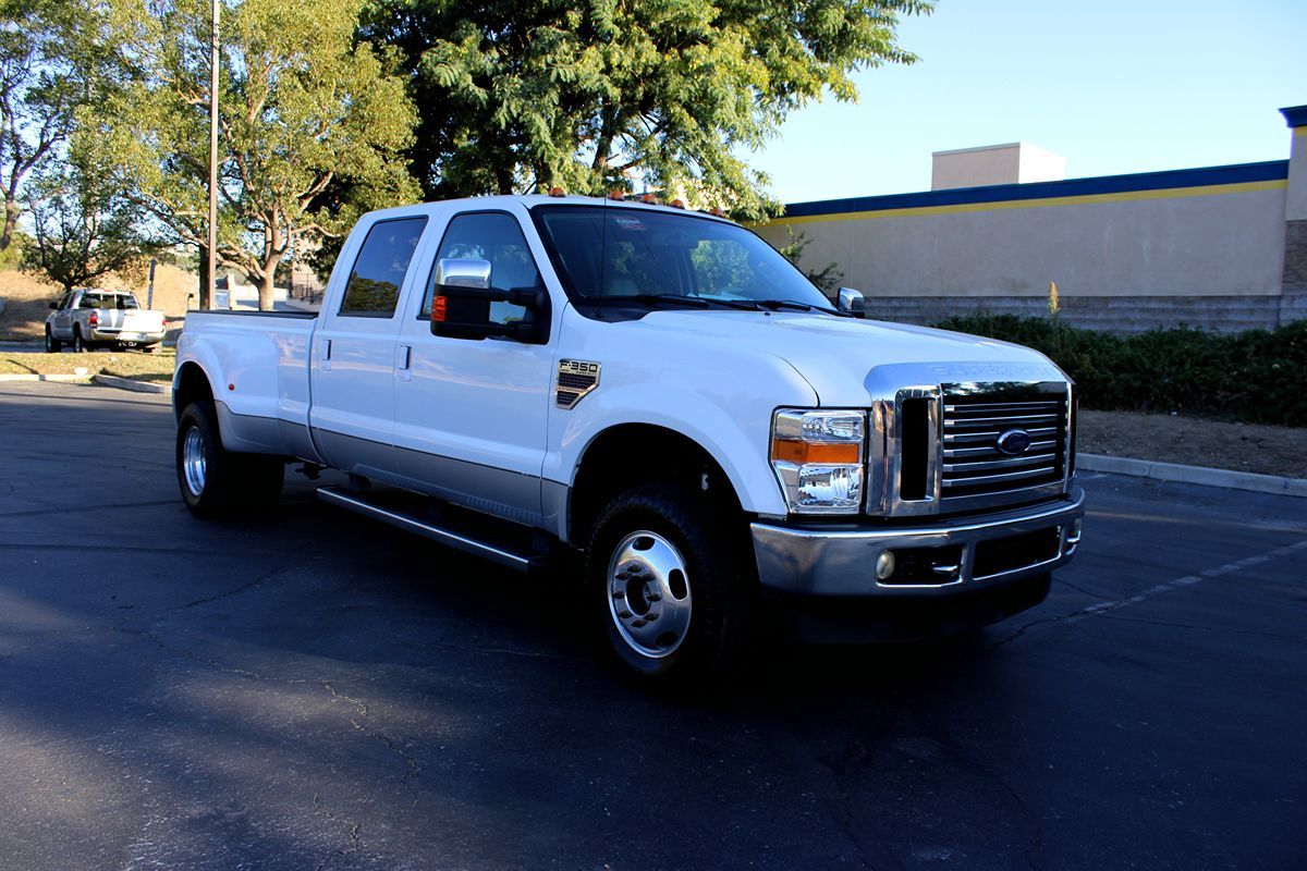 2010 Ford Super Duty F-350 DRW Lariat