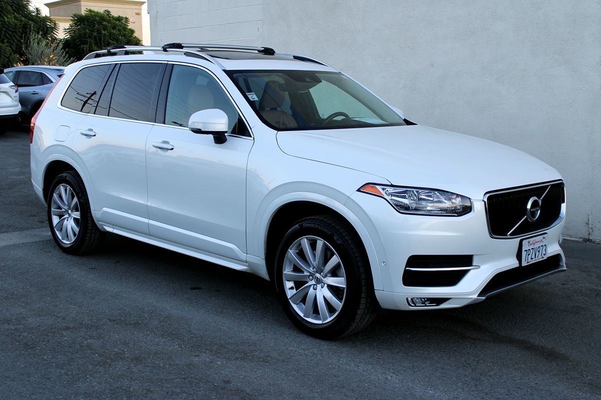 2016 Volvo XC90 T6 Momentum