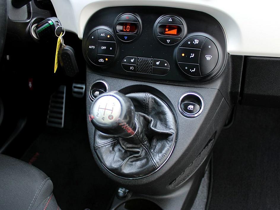 2013 Fiat 500 Abarth photo 14