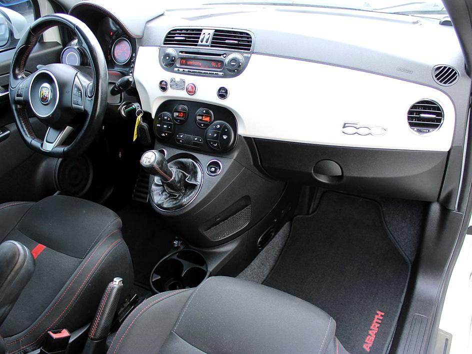 2013 Fiat 500 Abarth photo 17