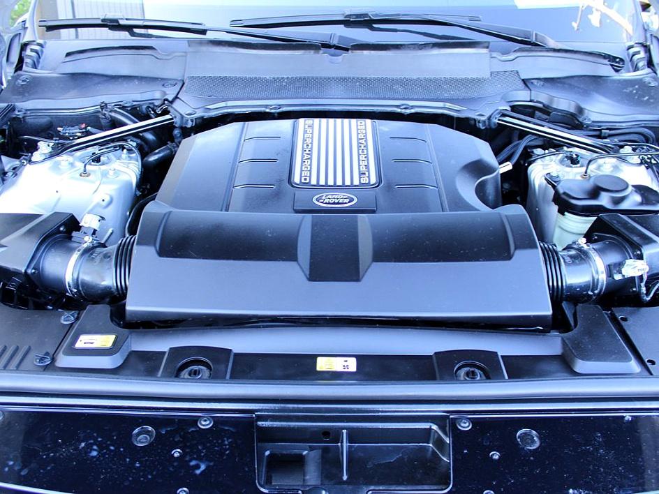 2018 Land Rover Range Rover SuperCharged photo 2
