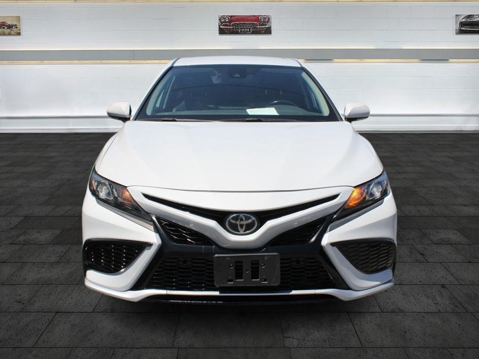 2022 Toyota Camry SE photo 3