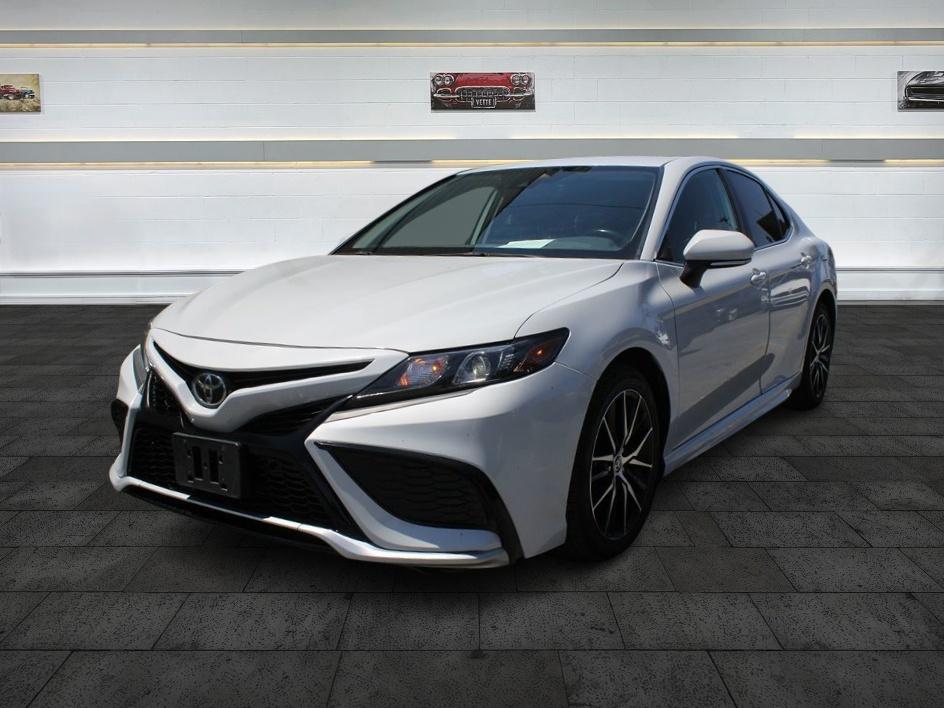 2022 Toyota Camry SE photo 4