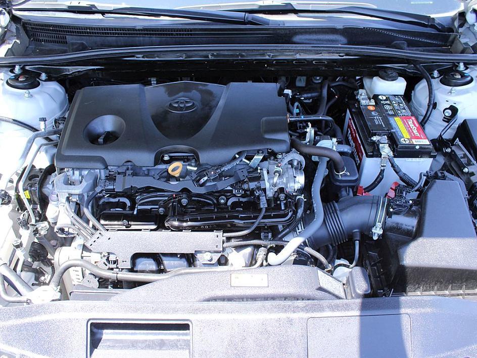 2022 Toyota Camry SE photo 2