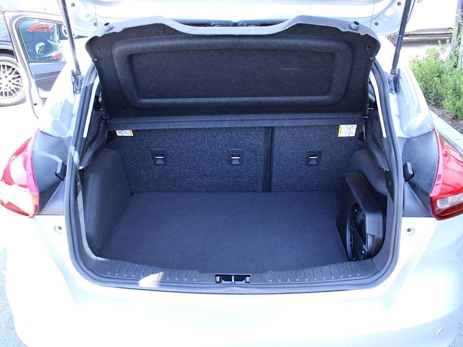 2017 Ford Focus SEL photo 2
