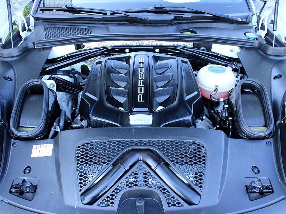 2017 Porsche Macan S photo 2