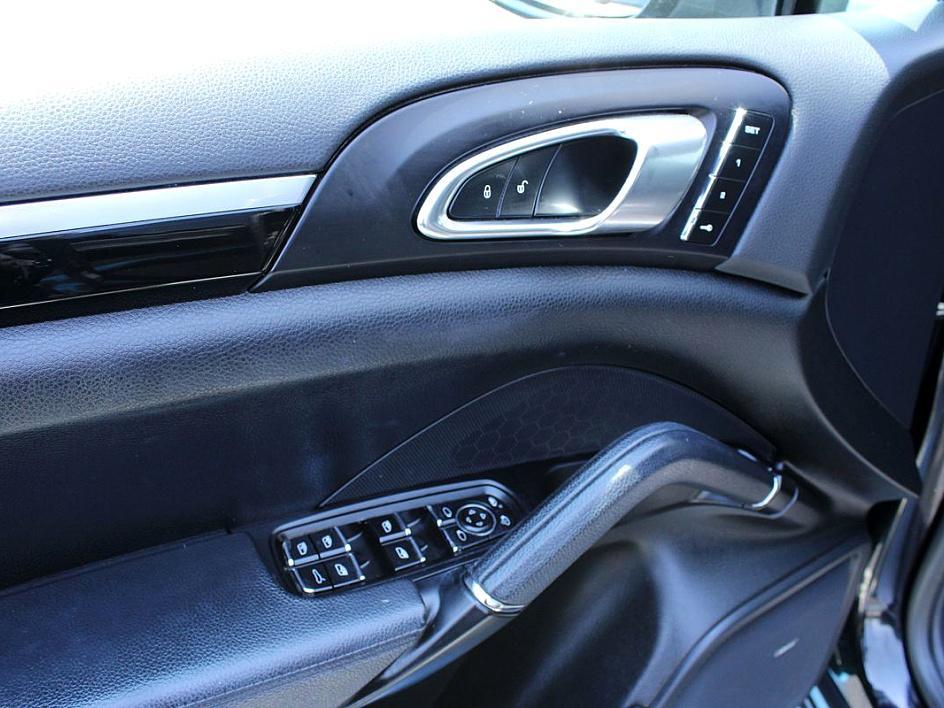 2017 Porsche Cayenne photo 11
