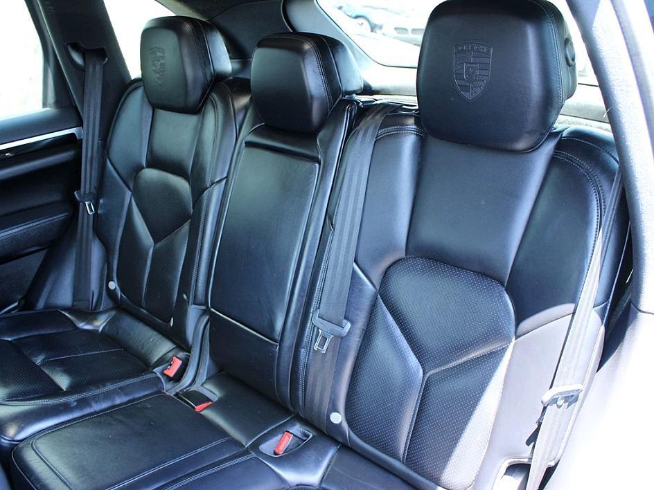 2017 Porsche Cayenne photo 16