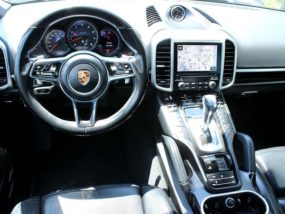 2017 Porsche Cayenne photo 18