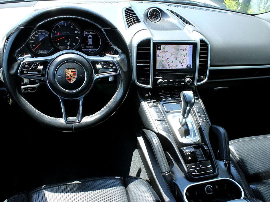 2017 Porsche Cayenne photo 20