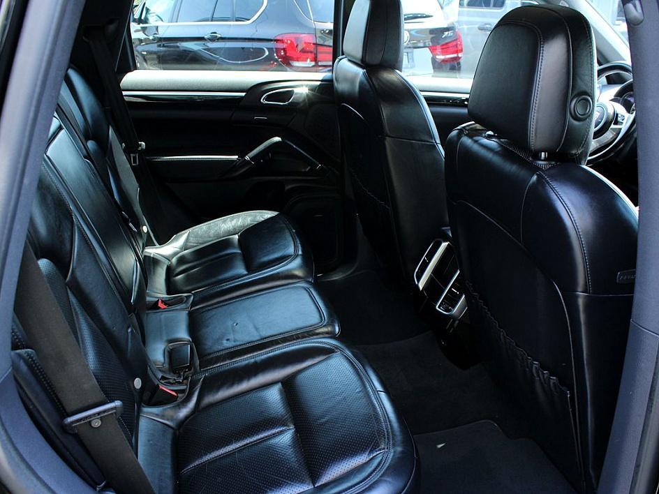 2017 Porsche Cayenne photo 28