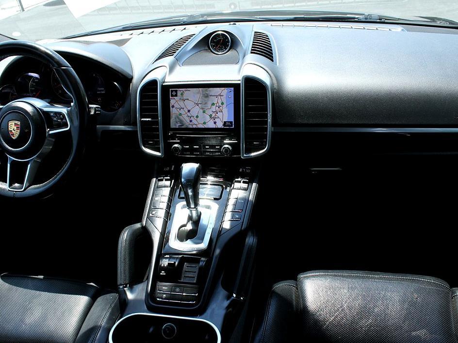 2017 Porsche Cayenne photo 29