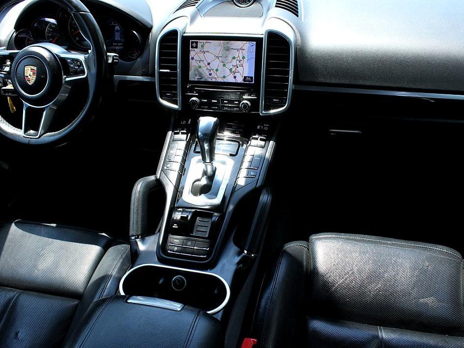 2017 Porsche Cayenne photo 30