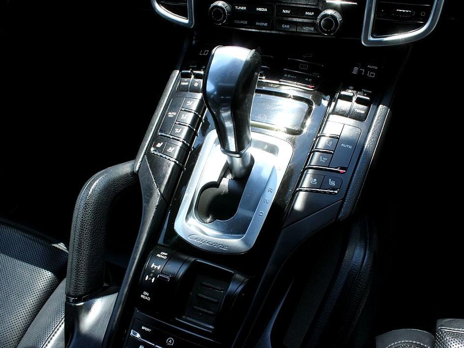 2017 Porsche Cayenne photo 35