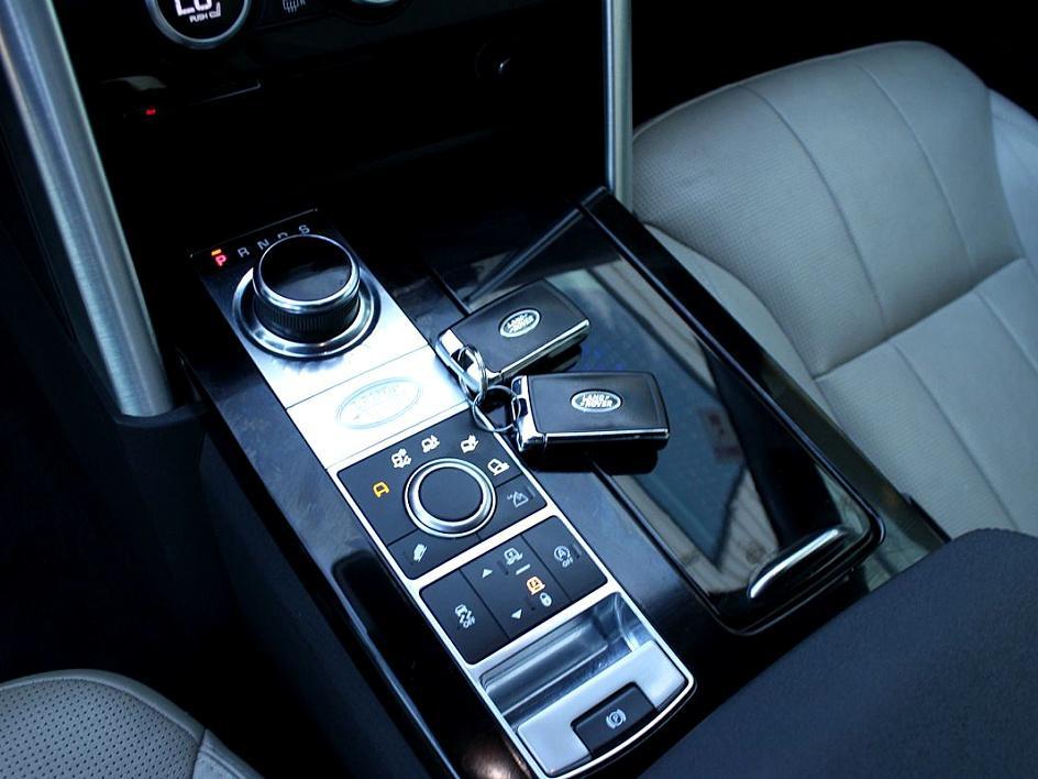 2019 Land Rover Discovery HSE photo 9