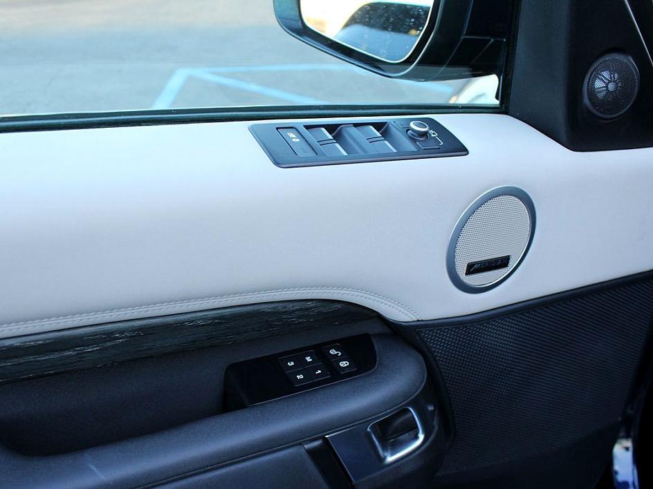 2019 Land Rover Discovery HSE photo 10