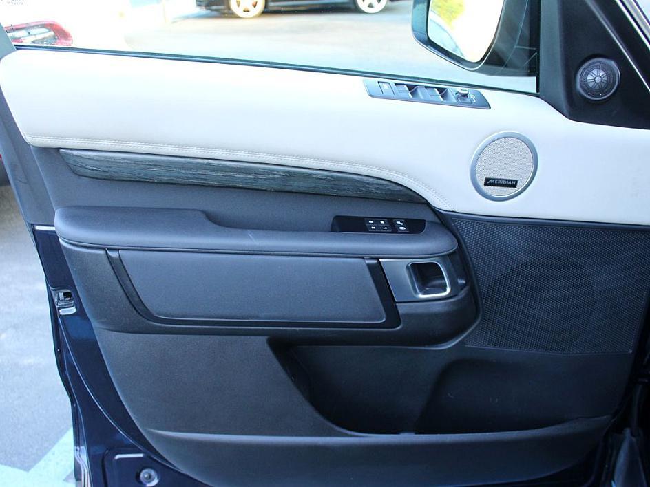 2019 Land Rover Discovery HSE photo 11