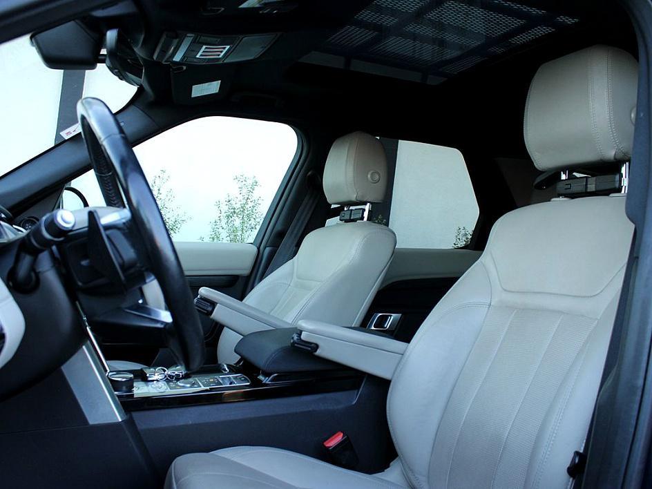 2019 Land Rover Discovery HSE photo 12