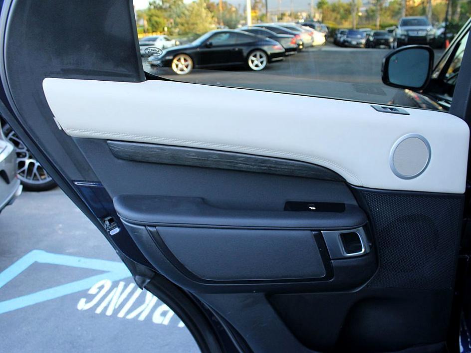 2019 Land Rover Discovery HSE photo 14