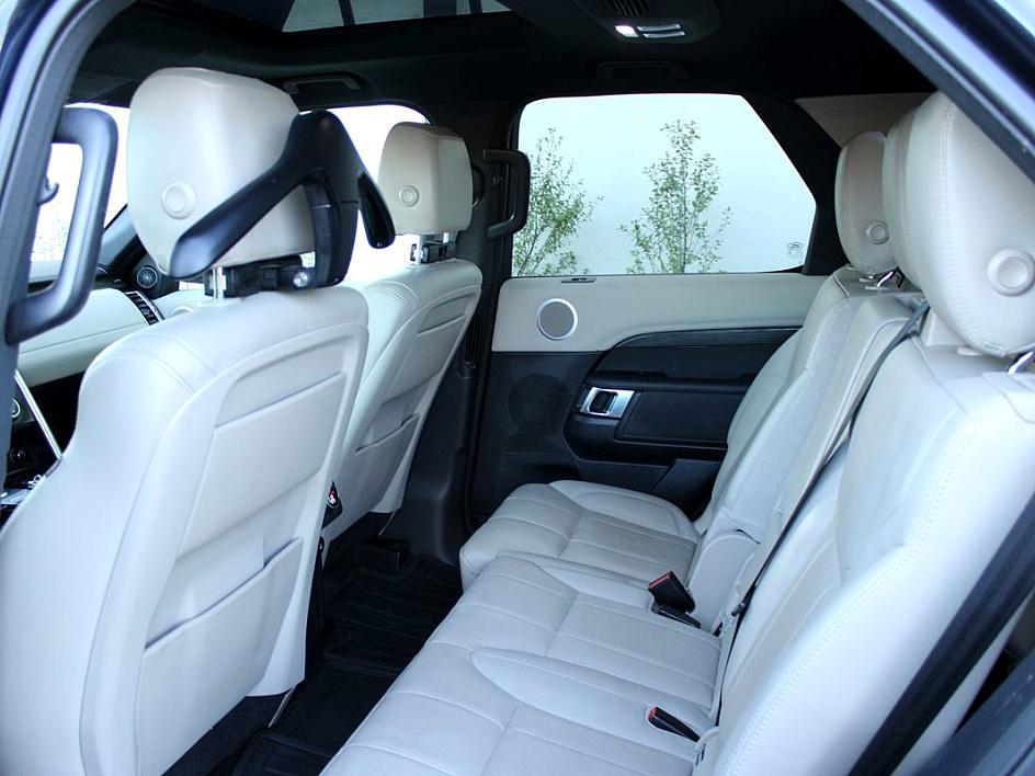 2019 Land Rover Discovery HSE photo 16