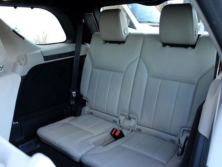 2019 Land Rover Discovery HSE photo 17