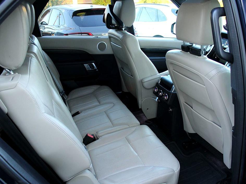 2019 Land Rover Discovery HSE photo 19