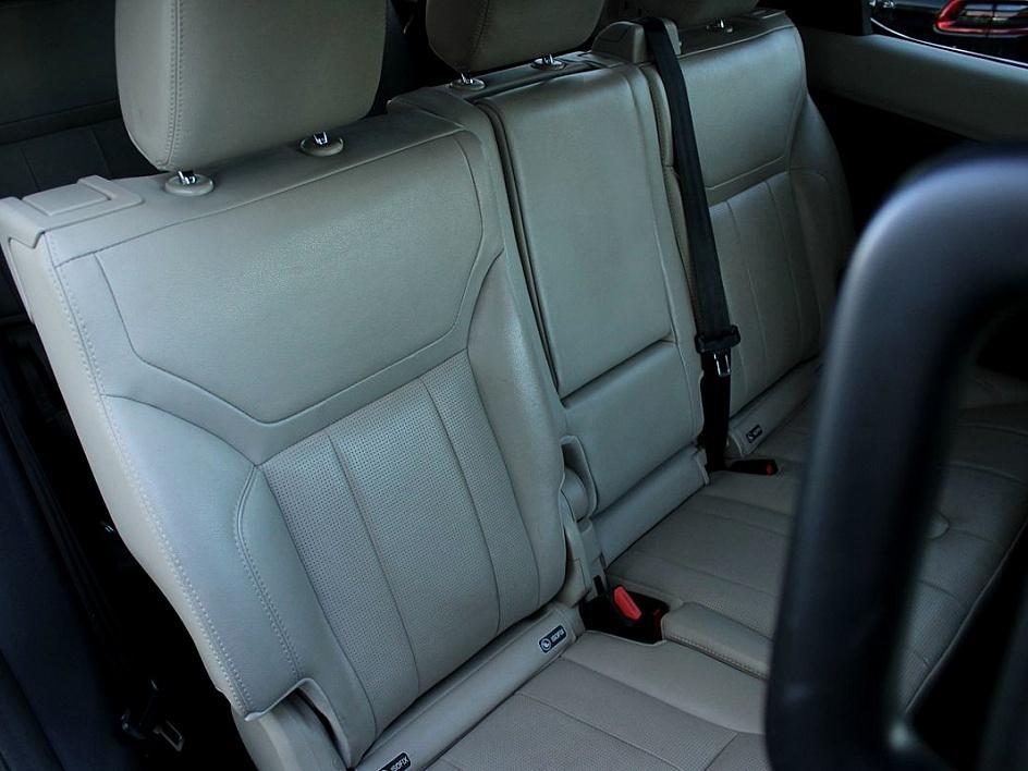 2019 Land Rover Discovery HSE photo 22