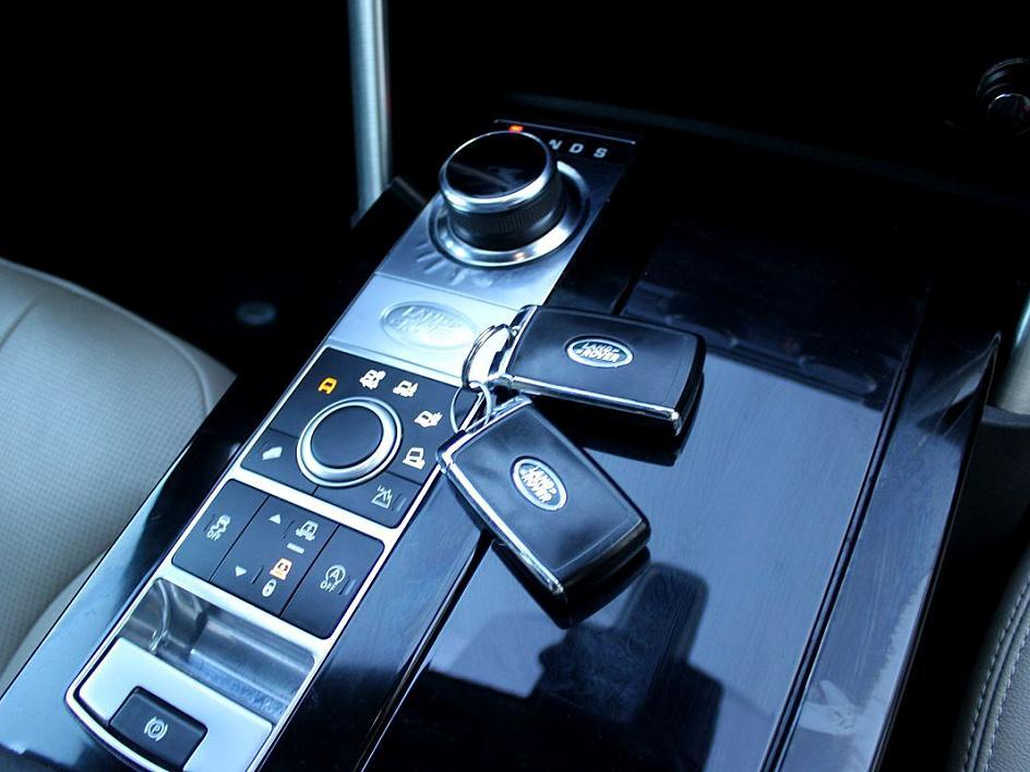 2019 Land Rover Discovery HSE photo 24