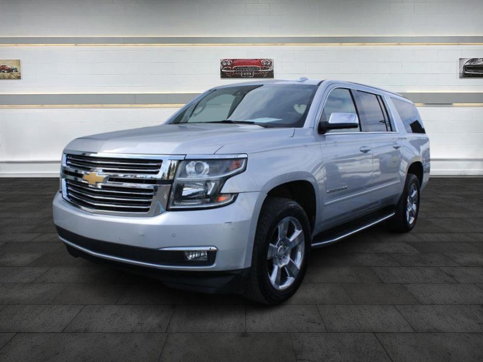 2017 Chevrolet Suburban Premier photo 3