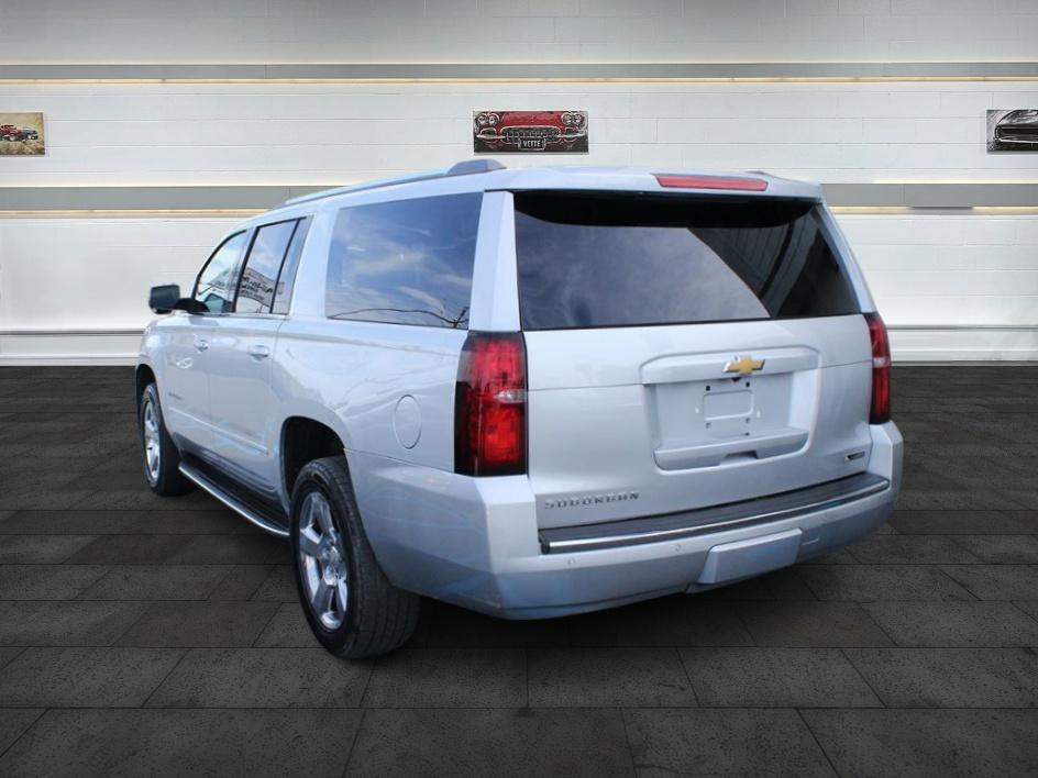 2017 Chevrolet Suburban Premier photo 4