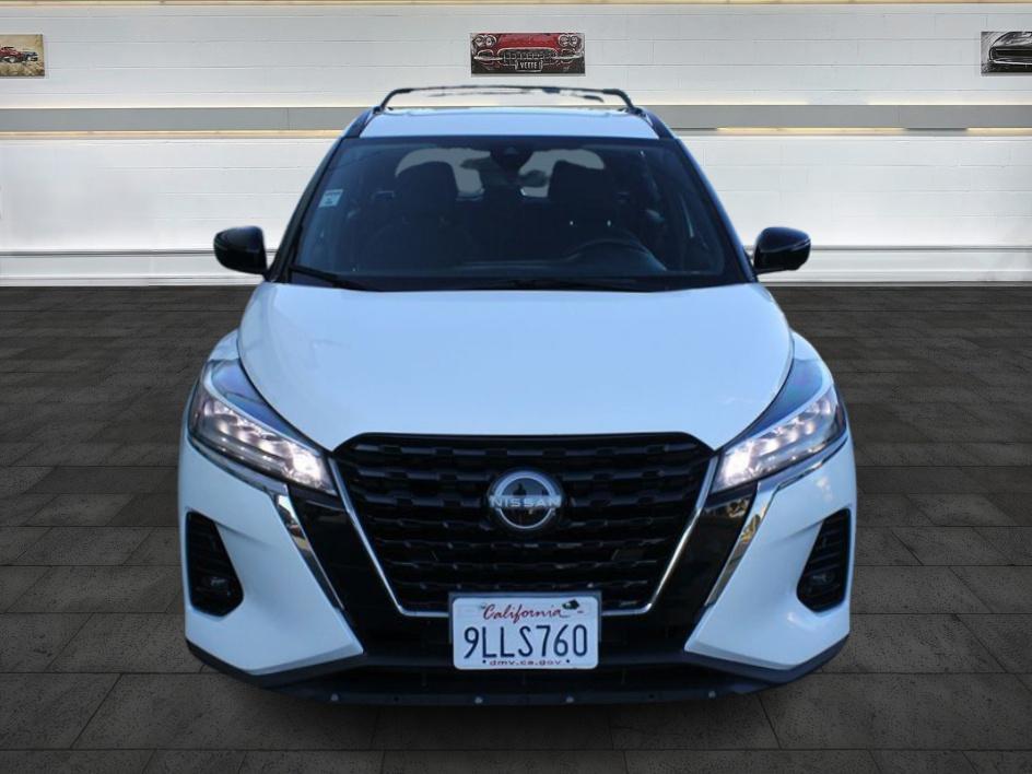 2023 Nissan Kicks SR photo 3