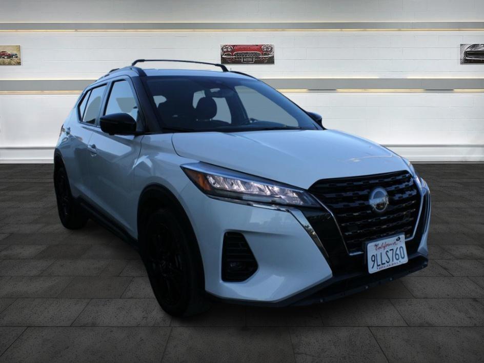 2023 Nissan Kicks SR photo 4