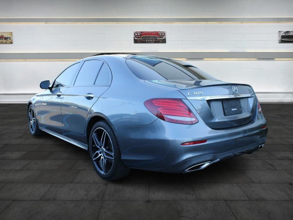 2019 Mercedes Benz E 300 photo 4
