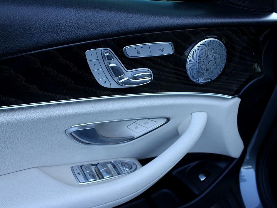 2019 Mercedes Benz E 300 photo 7