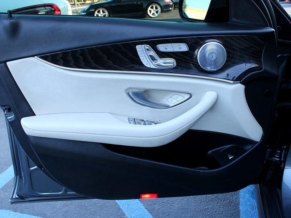 2019 Mercedes Benz E 300 photo 8