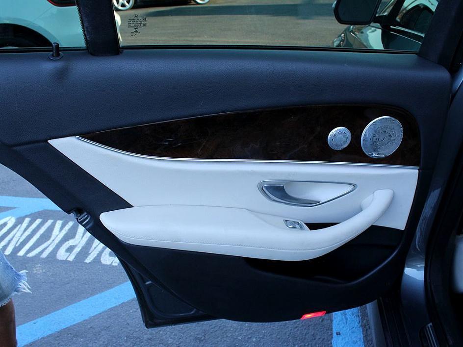2019 Mercedes Benz E 300 photo 11